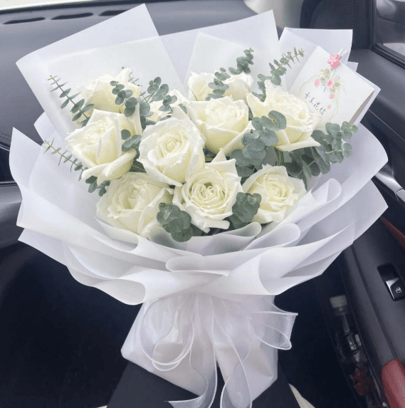 白 玫瑰 花語